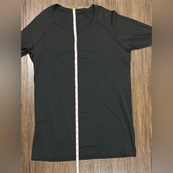 Lululemon Swiftly Tech Long-Sleeve Shirt in Black. Size 10 - Picture 12 of 13